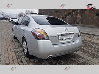 Nissan Altima  - 2011